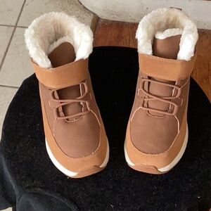 Cozy Brown Winter Boots with Faux Fur Lining